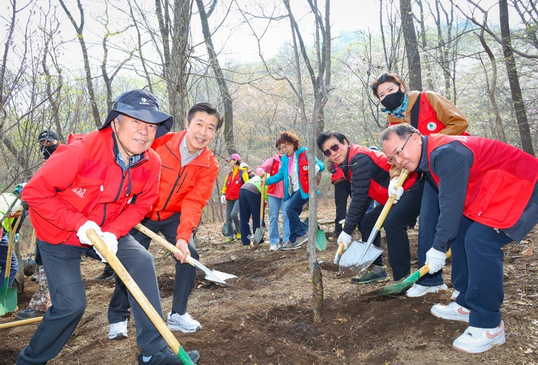 서초구, 식목일 기념 나무심기 행사 ...